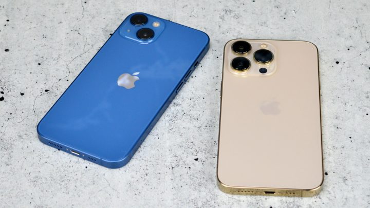 Apple iPhone 13 and iPhone 13 Pro next to each other on a table