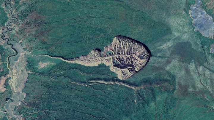 mouth to hell crater in Russia