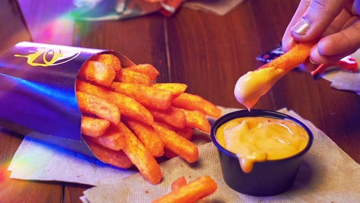 taco bell nacho fries with cheese dipping sauce